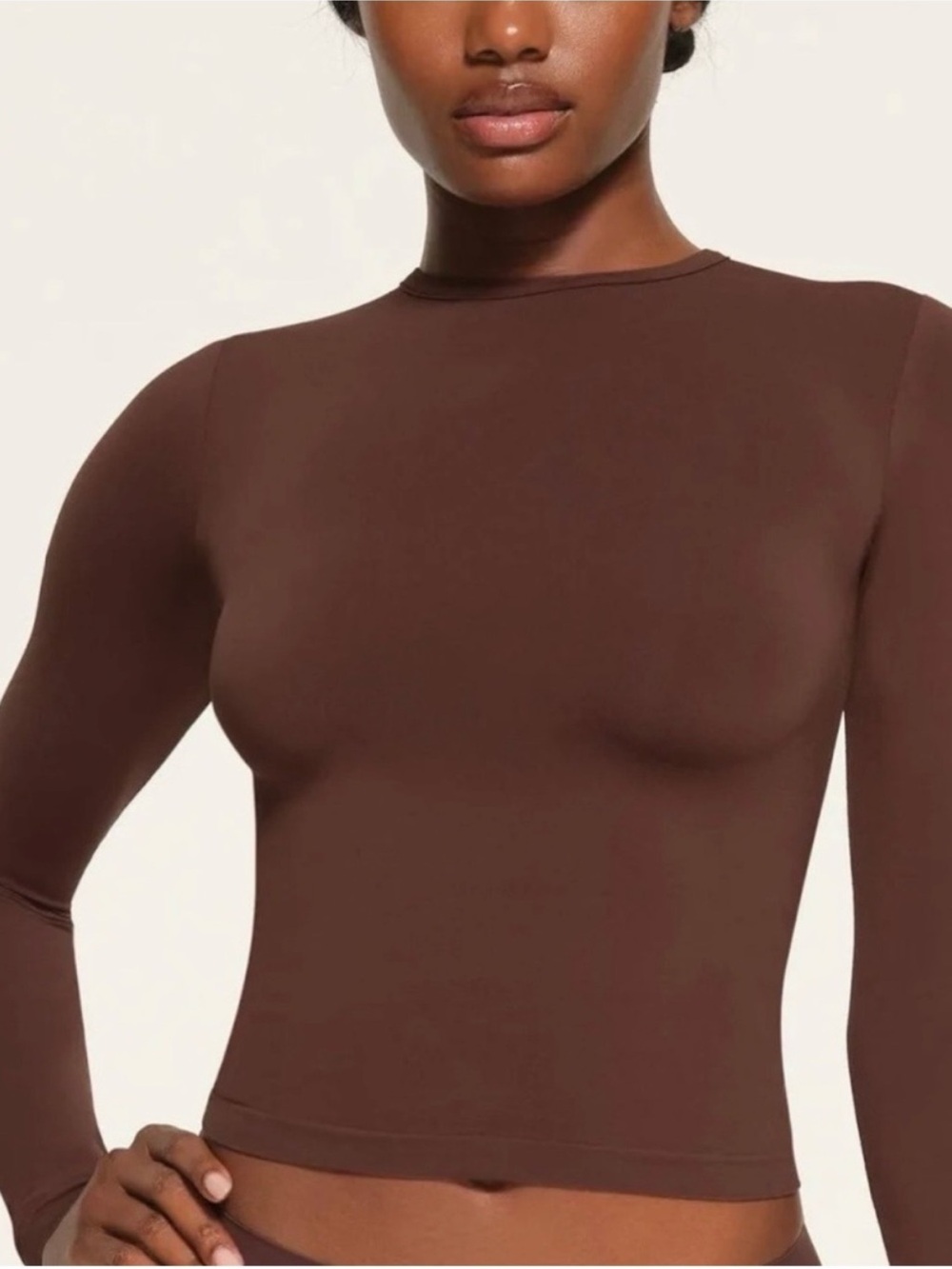 Skims Soft smoothing seamless long sleeve color cocoa - Picture 3 of 6